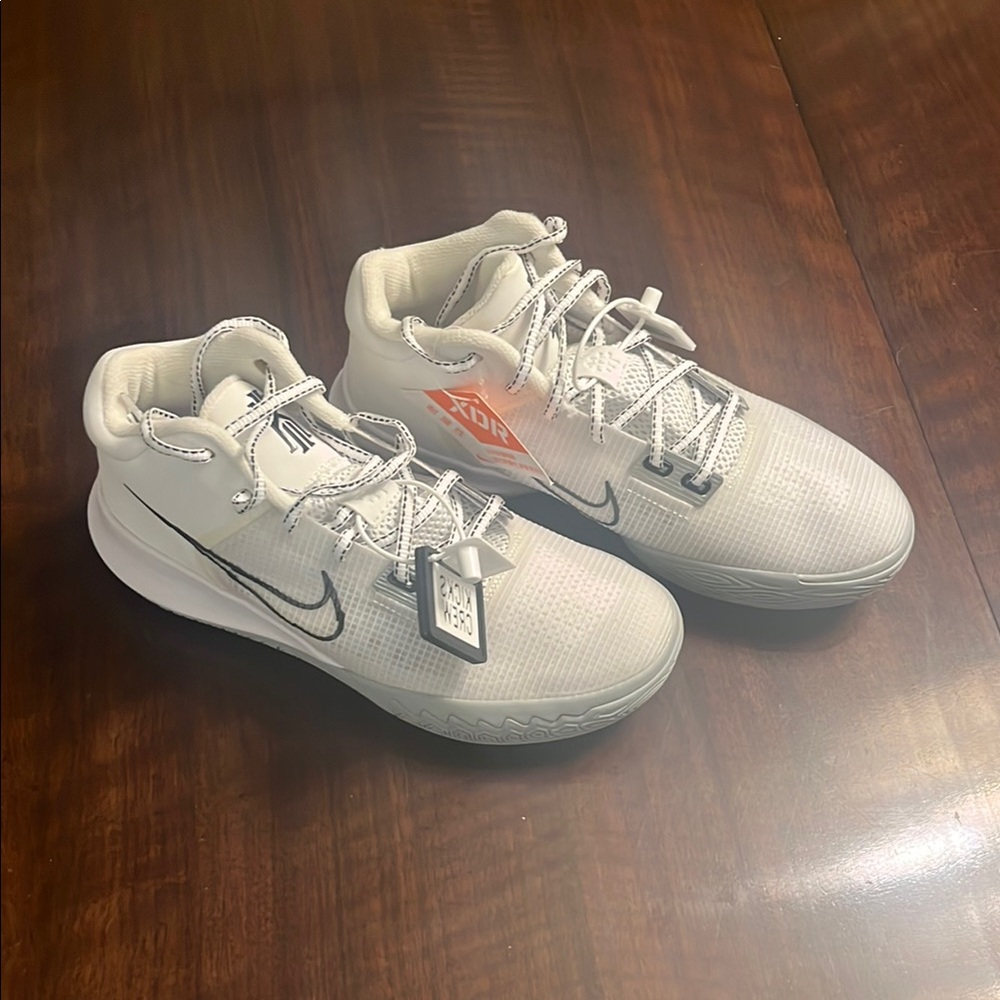Nike Kyrie Flytrap 4 Shoes NWT